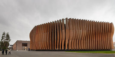 Luxury Village y Mercury Theatre / Project Meganom