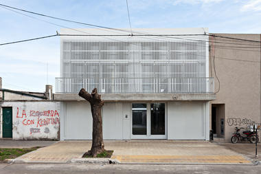 Viviendas Tolousse 4 viviendas con Patio / SMF Arquitectos