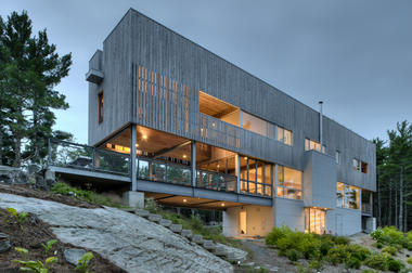 Casa Puente / Mackay-Lyons Sweetapple Architects
