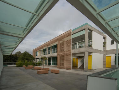 Instituto Metropolitano de Diseño  / Mauricio González González