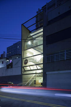 Studio Kaze Paulista / FGMF - Forte, Gimenes e Marcondes Ferraz Arquitetos