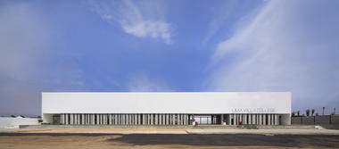 Colegio LVC / Nomena + Patricio Bryce