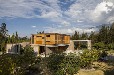 Casa En Cotacachi / Arquitectura X