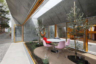 Outside In / Takeshi Hosaka Architects