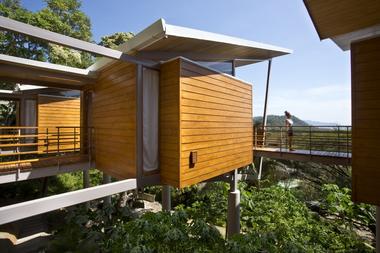 Casa Flotanta / Benjamin Garcia Saxe Architecture