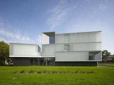 Domus Technica: 依玛高级培训中心 /  Iotti + Pavarani Architetti