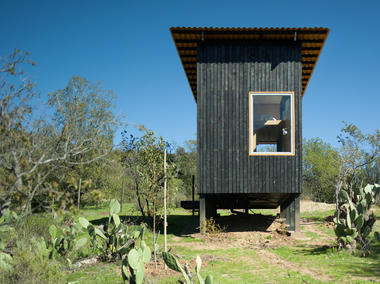 Cabine Queimada / Nicolas del Rio