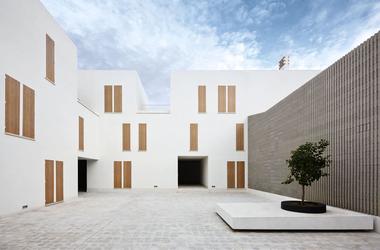 Vivienda Social en SA POBLA / Ripolltizon arquitectos