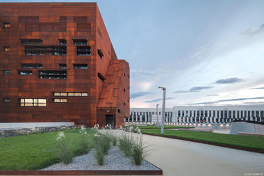 Centro de Auditorios en el Campus WU / BUSarchitektur