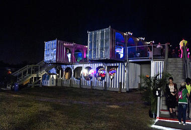 Contenedores en Festival Voodoo / Stefan Beese
