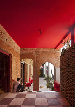 Casa Ilona / Grupo Culata Jovái