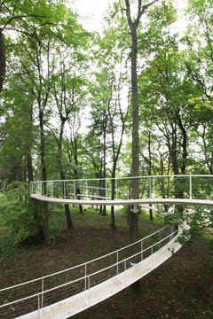Um caminho no bosque / Transsolar & Tetsuo Kondo Architects