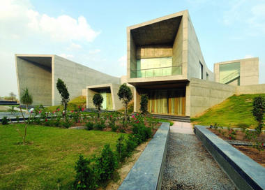 Casa Patio / Sanjay Puri Architects