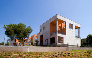 30处公共住宅 / Aguilera/Guerrero Arquitectos