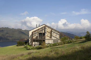 Casa en el Lago / De La Carrera - Cabanzo Arquitectura