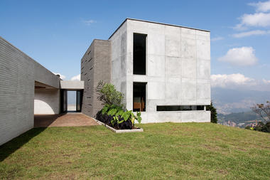 Casa UB / Alejandro Restrepo Montoya + Camilo Andrés Mejía Bravo + Andrés Felipe Mesa Trujillo 