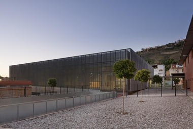 Piscina no centro esportivo “Bola de Oro” / José Luis Rodríguez Gil