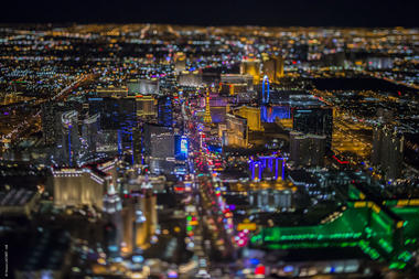 El fotógrafo Vincent Laforet nos presenta la ciudad de Las Vegas desde 3.3 kilómetros de altura