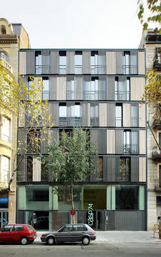 Edificio de Viviendas CASP 74 / Bach Arquitectes