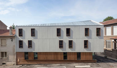 24 Unidades de Vivienda / Zanon + Bourbon Architects