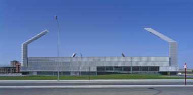 Estadio de Fútbol La Balastera  / Francisco Mangado