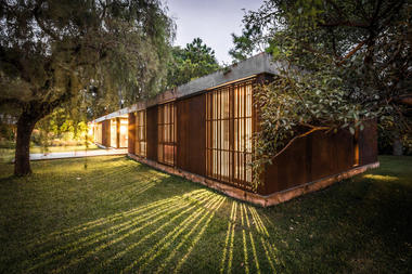 Casa Lineal / Roberto Benito