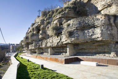 Camí Dels围栏城市化 / Santamaría Arquitectes
