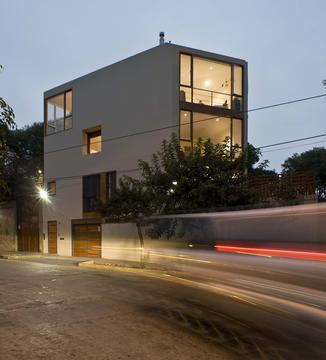 Malecon Castilla House / David Mutal Arquitectos