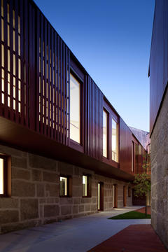 Postgraduate Advanced Training Centre / Pitagoras Arquitectos