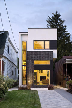 A Casa Linear / Green Dot Architects