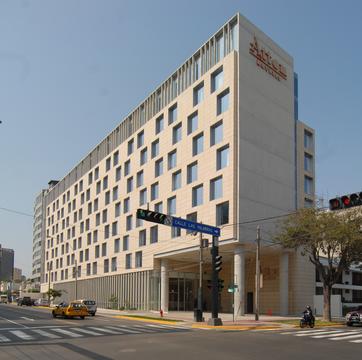 Atton San Isidro / Alemparte Morelli y Asociados Arquitectos + Borasino Arquitectos