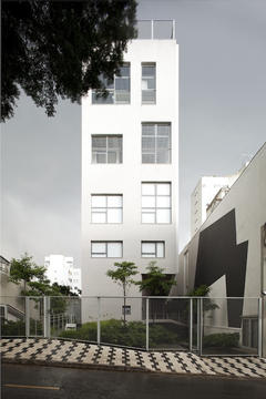 Edifício na Rua Aimberê / Andrade Morettin Arquitetos