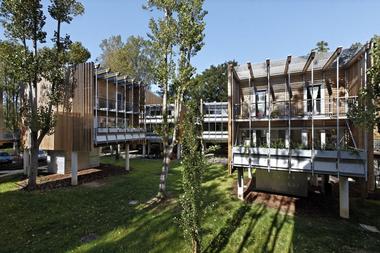 Eco-Vivienda Colectiva La Canopée / Patrick Arotcharen Architecte