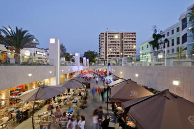 Boulevard Plaza Ñuñoa  / PLAN Arquitectos