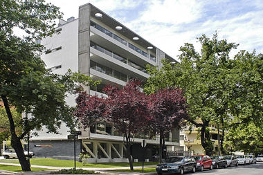 Gen Carmen Sylva Building / Chauriye Stäger Arquitectos
