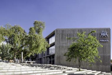 Centro de Atenção ao Vizinho / Gubbins Arquitectos, Polidura + Talhouk Arquitectos