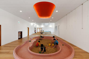 Guardería Infantil SP / HIBINOSEKKEI + Youji no Shiro