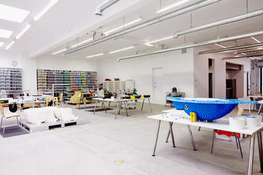 Dentro del estudio de studioMET para el artista LEGO Sean Kenney