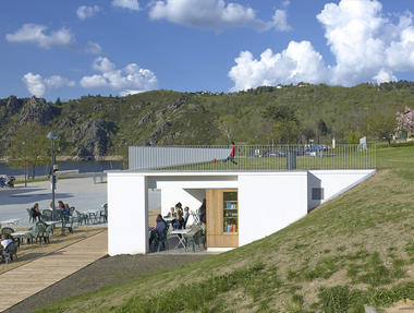 Centro de servicios y ocio  / Link architectes
