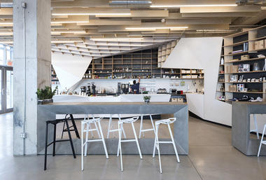 ODIN Bar & Café / Phaedrus Studio