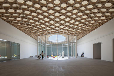 Museo de Arte Oita Prefectural / Shigeru Ban Architects