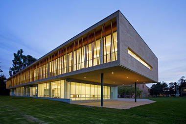 Colegio Los Nogales / Daniel Bonilla Arquitectos