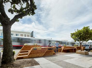 Sunset Parklet, una plazoleta diseñada por INTERSTICE Architects