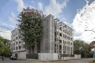 Edificio Jacinto Chiclana / Estudio CaMet
