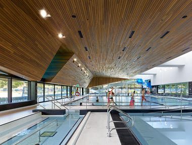 Centro Acuático Regent Park / MacLennan Jaunkalns Miller Architects