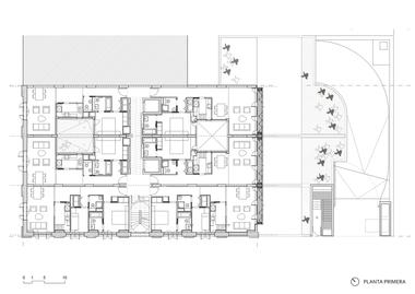 Galeria - Edifício de 30 Apartamentos / Rahola Vidal - 8