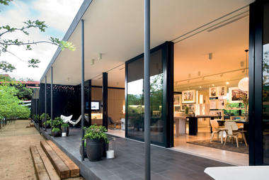 Clara展览套房 / Elenberg Fraser Architecture