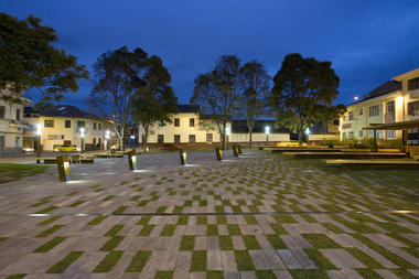 Galería - Plaza Victor J. Cuesta / DURAN&HERMIDA arquitectos asociados - 1