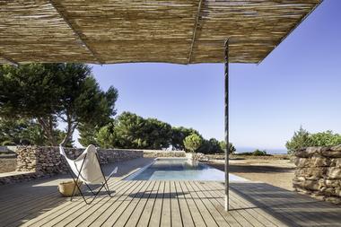 Arquitectura y Paisaje: Piscina en Formentera por Marià Castelló Martínez   