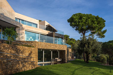 布拉瓦海岸 Llorell 别墅/ DOSARQUITECTES